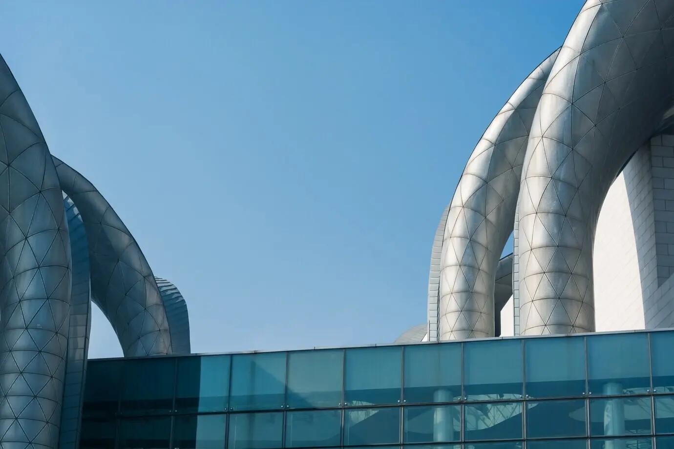 Здание, оснащённое вентиляционными трубами